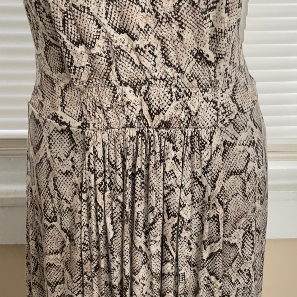 Velvet Chic Sleeveless Snake Print Midi Dress - Picture 3 of 12